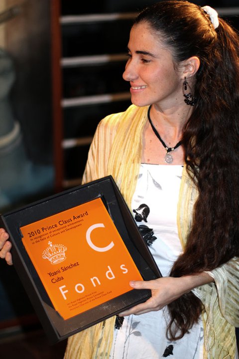 Yoani S nchez recibe en la Embajada de Holanda en Cuba el Premio Pr ncipe 