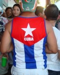 La bandera cubana entre la gente, foto Josan Caballero.